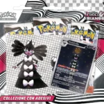 Confezione Pokémon TCG Fuoco Bianco – Blister con Carta Promozionale e Adesivi da 3 Bustine (ITA), con 3 bustine sigillate, carta promo esclusiva e foglio adesivi a tema.